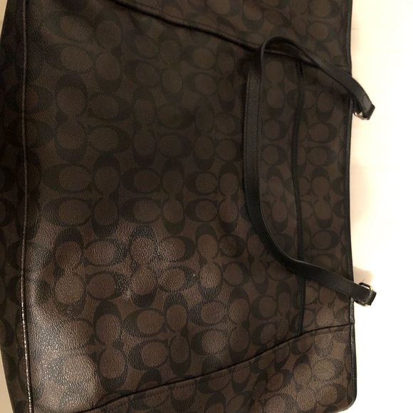 Coach purse (extra large and spacious!) - Picture 3 of 4